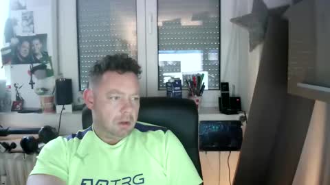 Snapshot of tomame_ chatting on 12/15/24, 07:35 tomame_ online show from 12/15/24, 07:35