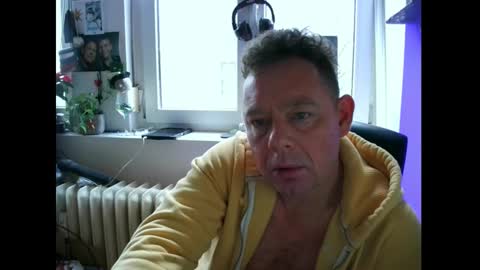 Snapshot of tomame_ chatting on 12/20/24, 01:22 tomame_ online show from 12/20/24, 01:22