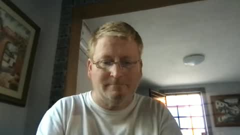 Snapshot of tomascausa chatting on 12/17/24, 11:27 Hola online show from 12/17/24, 11:27