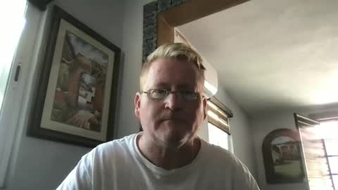 Snapshot of tomascausa chatting on 01/03/25, 08:32 Hola online show from 01/03/25, 08:32