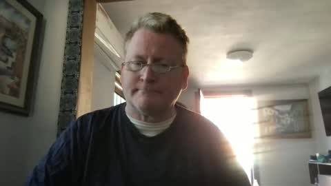 Snapshot of tomascausa chatting on 01/15/25, 05:37 Hola online show from 01/15/25, 05:37