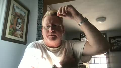 Snapshot of tomascausa chatting on 01/21/25, 09:04 Hola online show from 01/21/25, 09:04