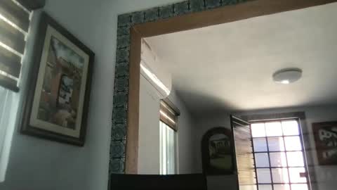 Snapshot of tomascausa chatting on 02/13/25, 10:11 Hola online show from 02/13/25, 10:11