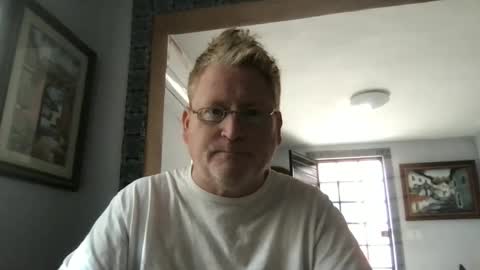 Snapshot of tomascausa chatting on 02/20/25, 10:04 Hola online show from 02/20/25, 10:04