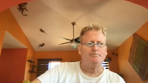 Snapshot of tomascausa chatting on 02/17/26, 06:25 Hola online show from 02/17/26, 06:25