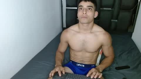 tomaz_18 online show from 04/03/26, 11:47
