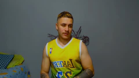 Snapshot of tomdavisxl chatting on 10/09/25, 12:52 tomDavisXl online show from 10/09/25, 12:52