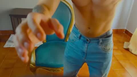 Snapshot of tomdavisxl chatting on 10/27/25, 04:33 tomDavisXl online show from 10/27/25, 04:33