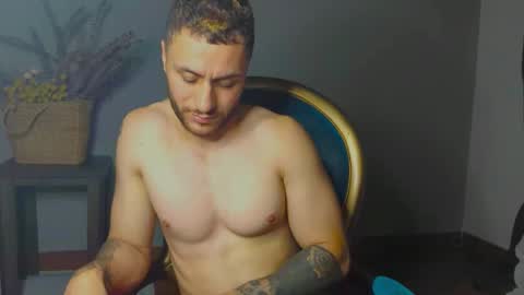 Snapshot of tomdavisxl chatting on 10/29/25, 05:10 tomDavisXl online show from 10/29/25, 05:10