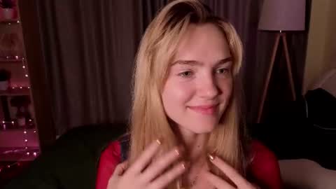 Snapshot of tomikavilandre chatting on 06/25/26, 07:29 Lana online show from 06/25/26, 07:29
