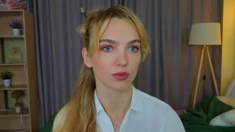 Snapshot of tomikavilandre chatting on 07/03/26, 07:09 Lana online show from 07/03/26, 07:09