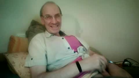 Snapshot of tomislav321 chatting on 04/18/26, 01:26 tomislav321 online show from 04/18/26, 01:26