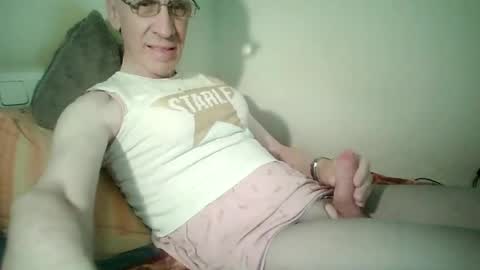 Snapshot of tomislav321 chatting on 06/22/26, 04:59 tomislav321 online show from 06/22/26, 04:59