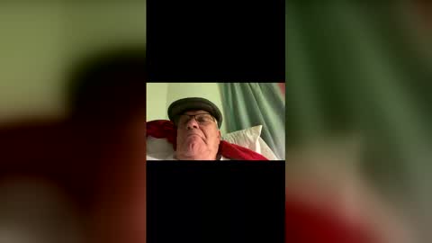 Snapshot of tommarshall932 chatting on 12/23/25, 02:42 tommarshall932 online show from 12/23/25, 02:42