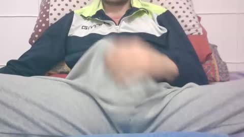 Snapshot of tommaso9046 chatting on 01/18/25, 05:04 tommaso9046 online show from 01/18/25, 05:04