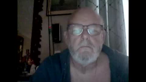 Snapshot of tommierose chatting on 10/25/25, 12:13 Tommie online show from 10/25/25, 12:13