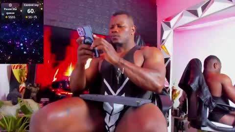 Snapshot of tommike388 chatting on 09/10/25, 02:11 Tom Mike online show from 09/10/25, 02:11