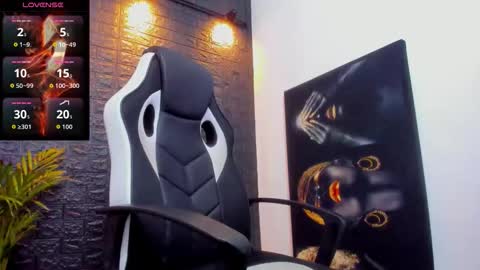 Snapshot of tommike388 chatting on 11/29/25, 06:33 Tom Mike online show from 11/29/25, 06:33