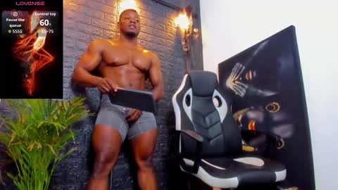 Snapshot of tommike388 chatting on 12/16/25, 12:04 Tom Mike online show from 12/16/25, 12:04