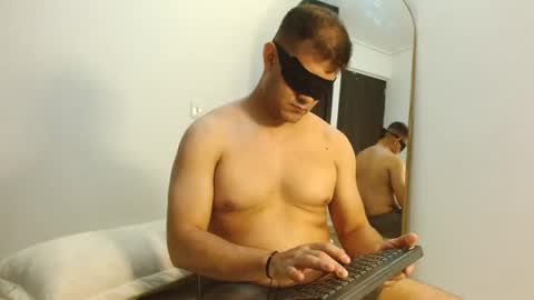 Snapshot of tommy_baker990131 chatting on 07/22/26, 02:03 tomm online show from 07/22/26, 02:03