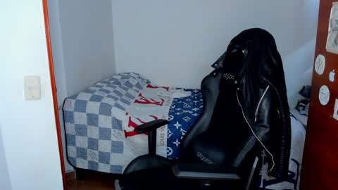 Snapshot of tommy_bred chatting on 01/16/25, 09:40 Twitter BreddTommy IG tommy bredd online show from 01/16/25, 09:40