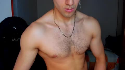 Snapshot of tommy_bred chatting on 03/04/25, 12:29 Twitter BreddTommy IG tommy bredd online show from 03/04/25, 12:29