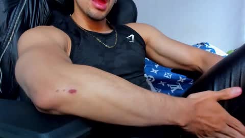 Snapshot of tommy_bred chatting on 09/16/25, 07:37 Twitter BreddTommy IG tommy bredd online show from 09/16/25, 07:37