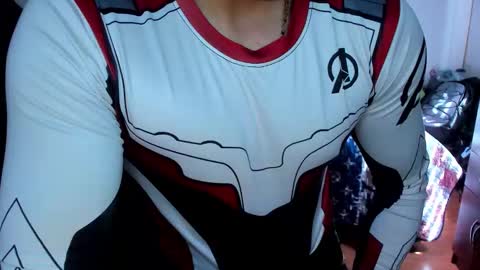 Snapshot of tommy_bred chatting on 10/11/25, 06:39 Twitter BreddTommy IG tommy bredd online show from 10/11/25, 06:39