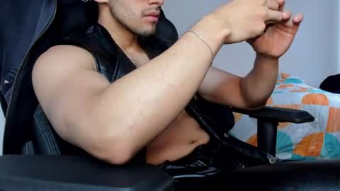 Snapshot of tommy_bred chatting on 07/11/26, 06:10 Twitter BreddTommy IG tommy bredd online show from 07/11/26, 06:10