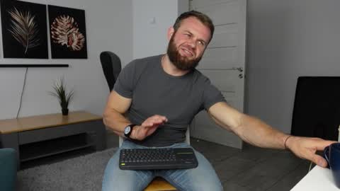  tommy burnzzz  online show from 10/08/25, 06:33