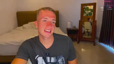 Snapshot of tommy_cumfinger chatting on 09/18/25, 01:51 Tommy online show from 09/18/25, 01:51