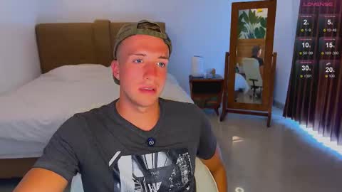 Snapshot of tommy_cumfinger chatting on 09/20/25, 04:35 Tommy online show from 09/20/25, 04:35