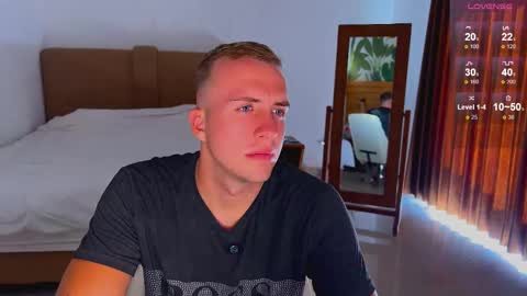 Snapshot of tommy_cumfinger chatting on 10/19/25, 11:27 Tommy online show from 10/19/25, 11:27