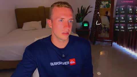 Snapshot of tommy_cumfinger chatting on 11/13/25, 06:01 Tommy online show from 11/13/25, 06:01