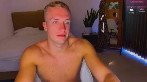 Snapshot of tommy_cumfinger chatting on 12/04/25, 04:44 Tommy online show from 12/04/25, 04:44