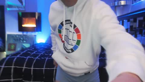 Snapshot of tommy_knuckles chatting on 01/06/25, 12:05 Tommy online show from 01/06/25, 12:05