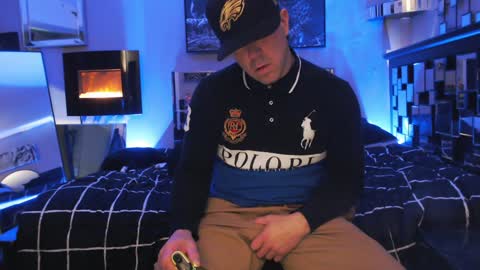 Snapshot of tommy_knuckles chatting on 01/19/25, 01:53 Tommy online show from 01/19/25, 01:53