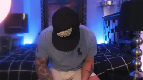 Snapshot of tommy_knuckles chatting on 02/02/25, 04:32 Tommy online show from 02/02/25, 04:32