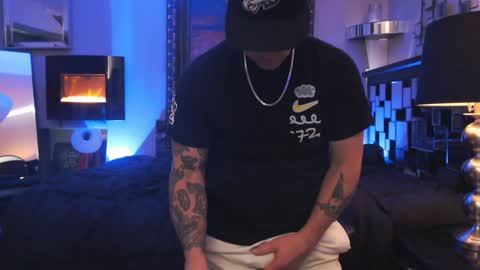 Snapshot of tommy_knuckles chatting on 02/06/25, 05:46 Tommy online show from 02/06/25, 05:46