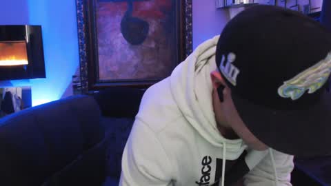 Snapshot of tommy_knuckles chatting on 02/07/25, 11:45 Tommy online show from 02/07/25, 11:45