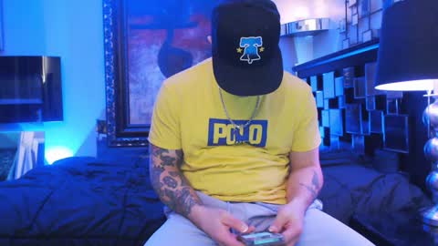 Snapshot of tommy_knuckles chatting on 02/08/25, 06:12 Tommy online show from 02/08/25, 06:12