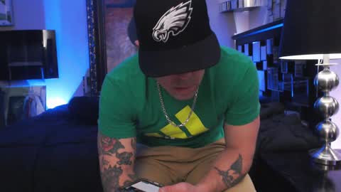 Snapshot of tommy_knuckles chatting on 02/11/25, 05:26 Tommy online show from 02/11/25, 05:26