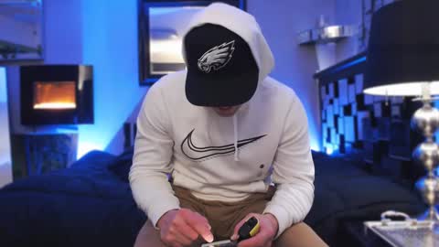 Snapshot of tommy_knuckles chatting on 02/16/25, 04:42 Tommy online show from 02/16/25, 04:42