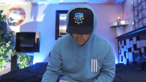 Snapshot of tommy_knuckles chatting on 02/26/25, 10:58 Tommy online show from 02/26/25, 10:58