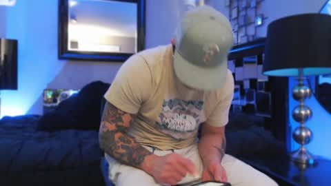 Snapshot of tommy_knuckles chatting on 03/01/25, 08:02 Tommy online show from 03/01/25, 08:02