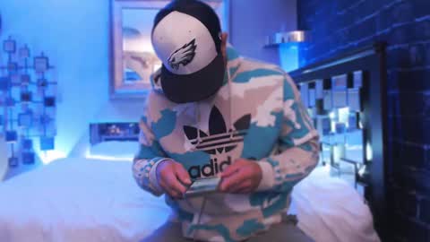 Snapshot of tommy_knuckles chatting on 10/02/25, 11:06 Tommy online show from 10/02/25, 11:06