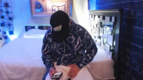 Snapshot of tommy_knuckles chatting on 10/11/25, 01:20 Tommy online show from 10/11/25, 01:20