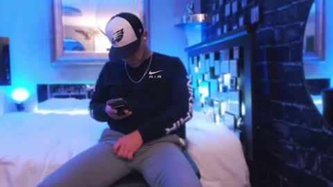 Snapshot of tommy_knuckles chatting on 11/01/25, 06:04 Tommy online show from 11/01/25, 06:04