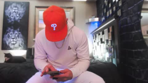 Snapshot of tommy_knuckles chatting on 12/21/25, 09:49 Tommy online show from 12/21/25, 09:49