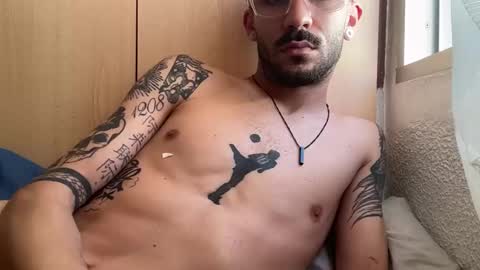 Snapshot of tommydesirex chatting on 05/20/26, 12:44 TOMMYDESIREX online show from 05/20/26, 12:44